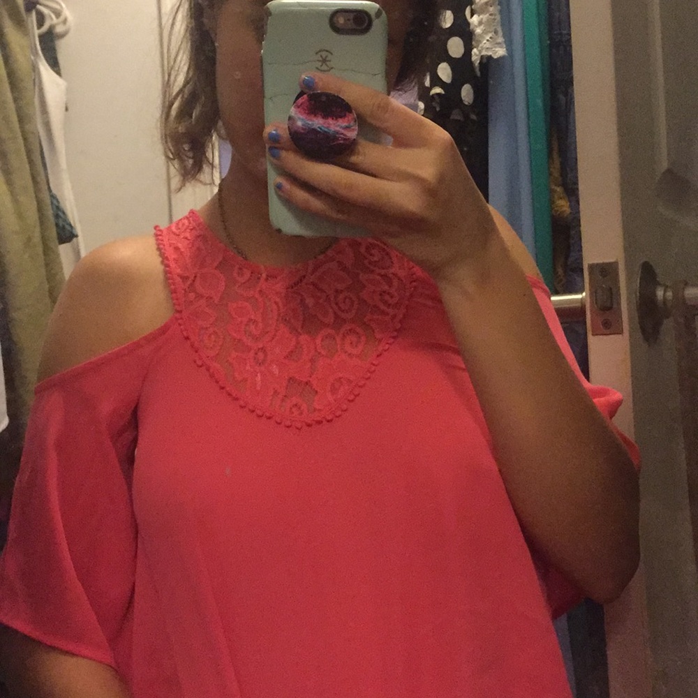 Off-Shoulder Pink Top - Picture 6 of 6